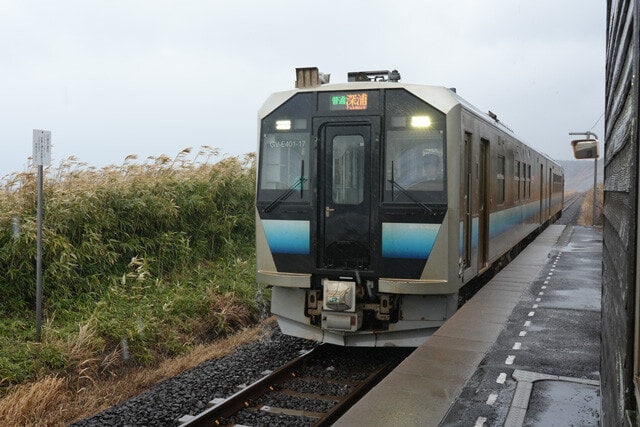 ローカル線ながら車両はデビュー5年の新車