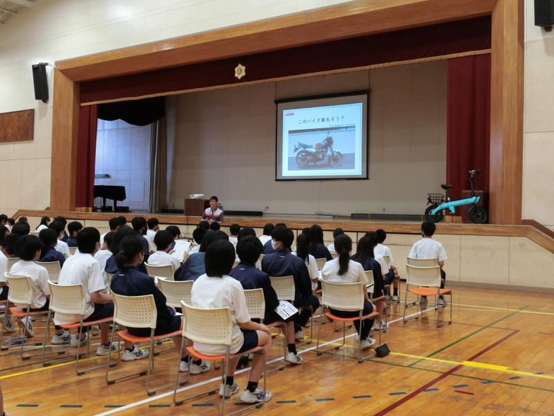 バイク王、綾瀬市立春日台中学校で生徒201人に向け、「働くということ」をテーマに出前授業を実施