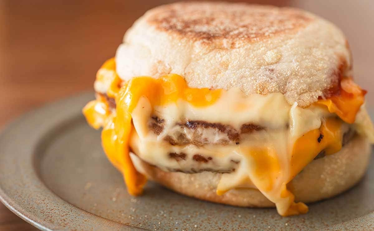 「美味しいから困る」「カロリーの味」【朝マック】にがっつり系メニューが新登場