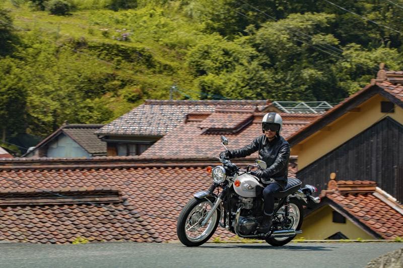 Wブランドのスピリットを継承する「W800」、新たなカラーグラフィックで2025年11月1日発売