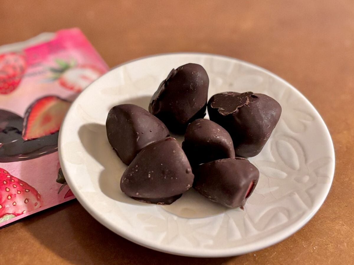 大人の美バランス【ローソン】パリっとチョコ×溢れるいちご果汁に驚き