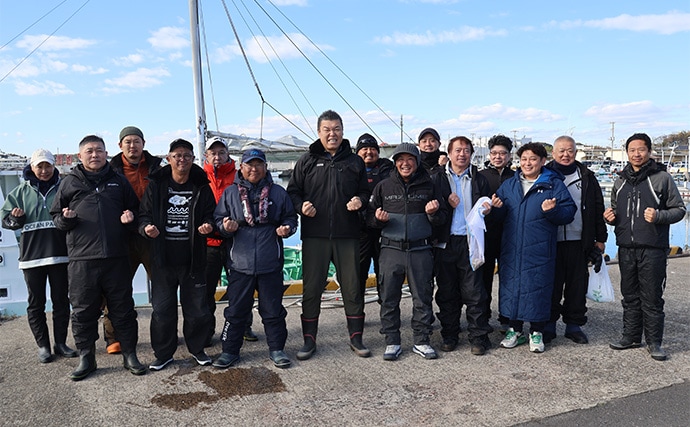 小川直也さん参加の『タコ釣り大会』に密着　4.9kg巨大マダコが登場！