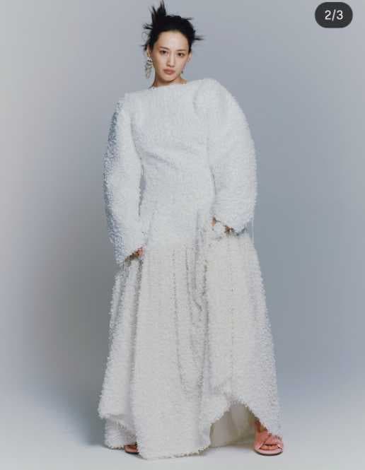 Instagram:綾瀬はるか(@ayaseharuka_official)より