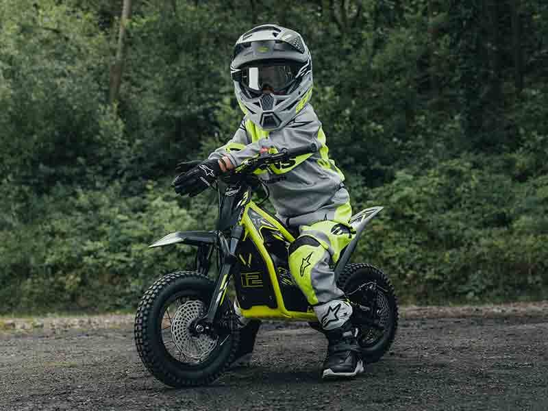 【トライアンフ】ジュニア向けオフロード電動バイク「TXP」シリーズが全国の正規販売店で入荷・展示をスタート メイン