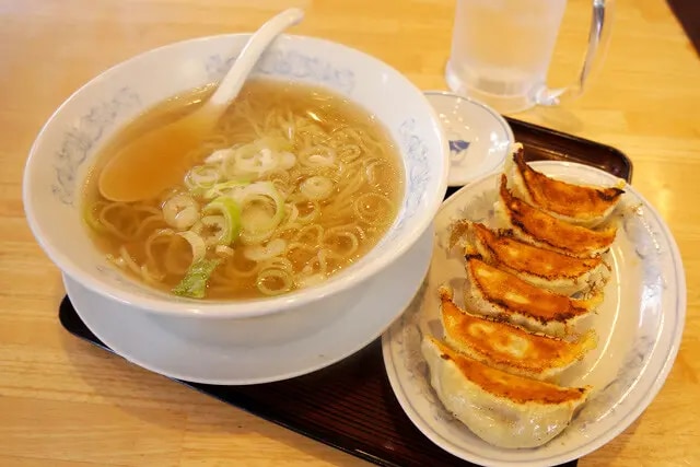 「素ラーメン・しおと焼餃子」