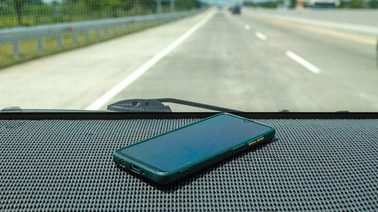 スマホにも“限界温度”がある！35℃超えは危険地帯!? 夏に多発する“熱暴走”を防ぐには？の画像1