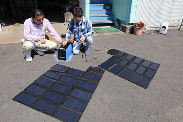 １００Ｗのソーラーパネル２枚で発電