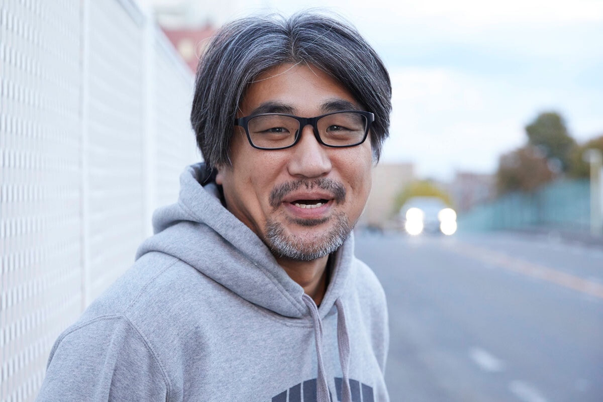 『定額制夫の「こづかい万歳」 ～月額2万千円の金欠ライフ～』を連載中の吉本浩二先生