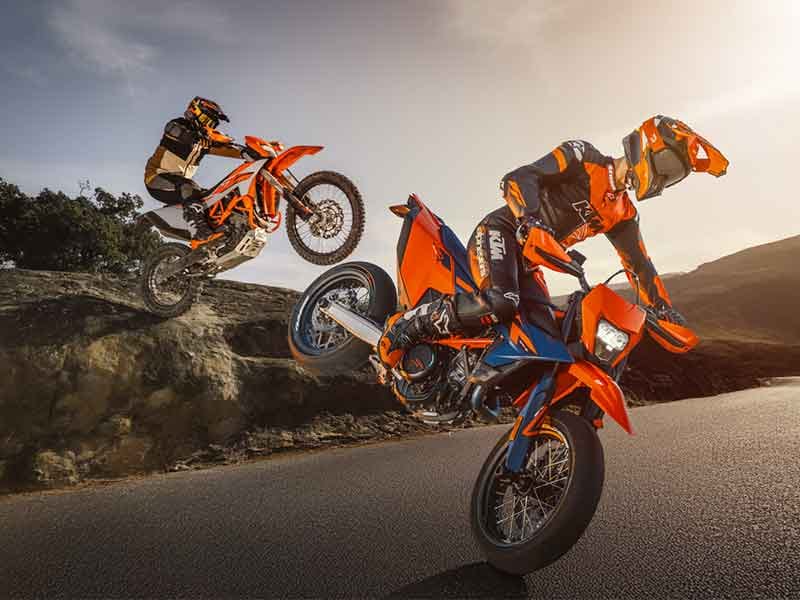 690 SMC R／690 ENDURO R 記事1