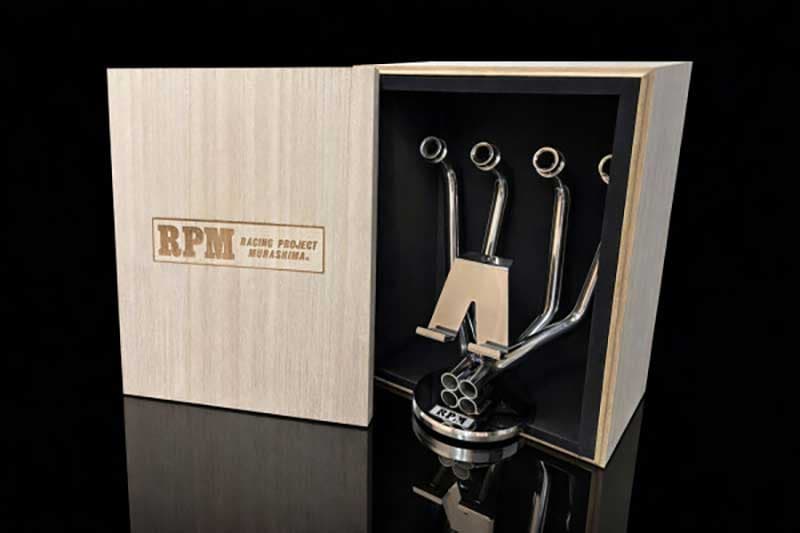 RPM がスマートフォンスタンド「DIGITAL-MANIHOLD Ver.1.0」を発売！ エキゾーストパイプの造形美を机上に表現 記事2