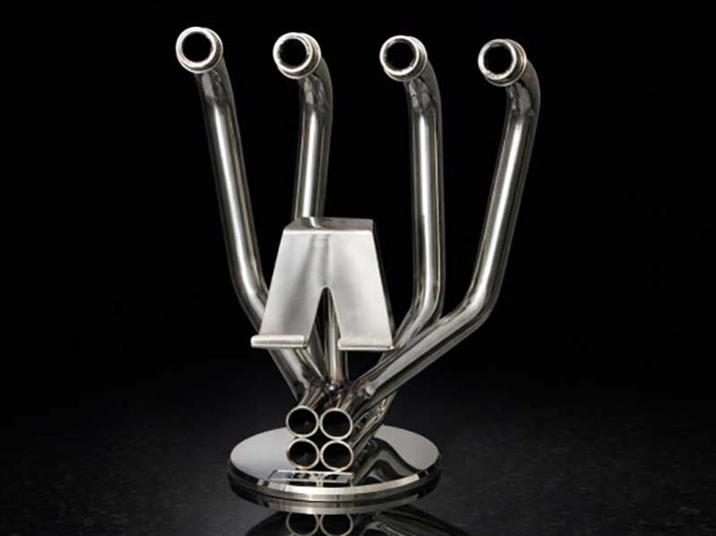 RPM がスマートフォンスタンド「DIGITAL-MANIHOLD Ver.1.0」を発売！ エキゾーストパイプの造形美を机上に表現 記事3