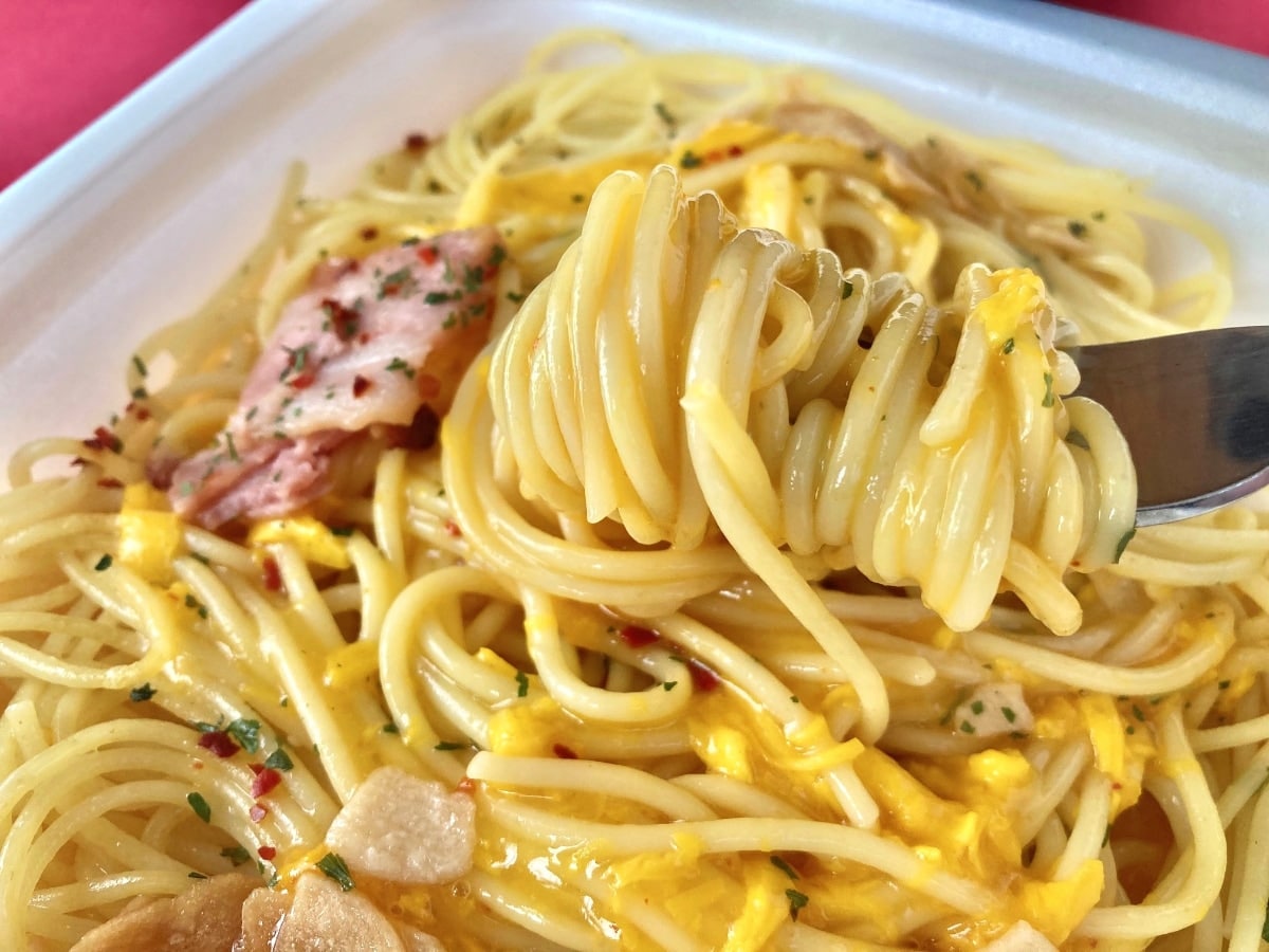 オーソドックスな味わいでGOOD！【ファミマ】「もちっとパスタ」シリーズのペペロンチーノ