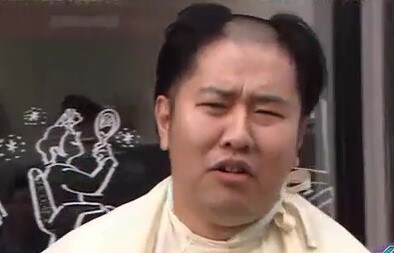 熱海で行なわれた初回の特番で、髪を逆モヒカンにそった、とにかく明るい安村。出演者もスタッフもこのボケで光明が見えたという