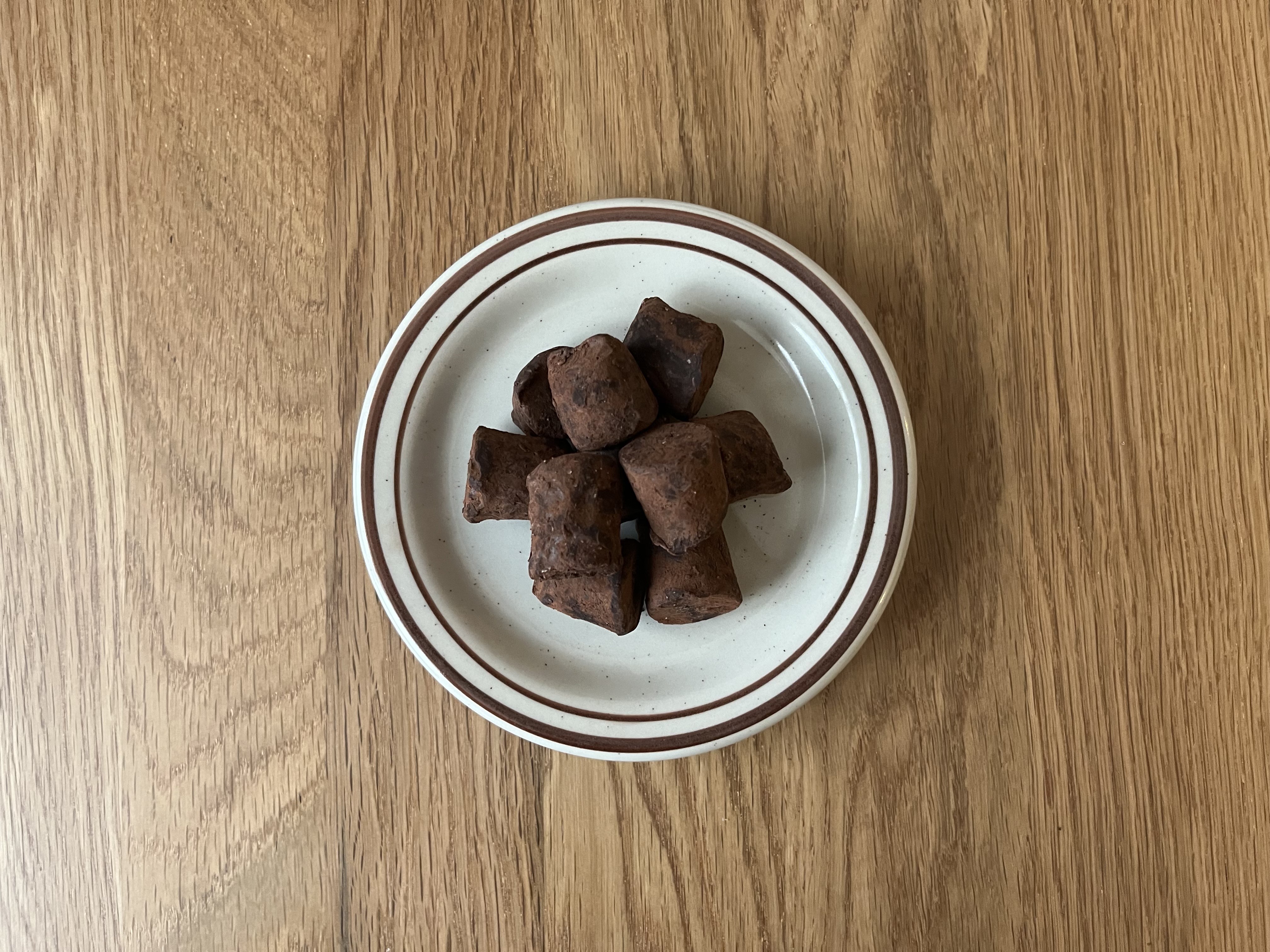 「このパチパチがクセになる!」【無印良品】カカオトリュフ フィジーキャンディを実食レビュー