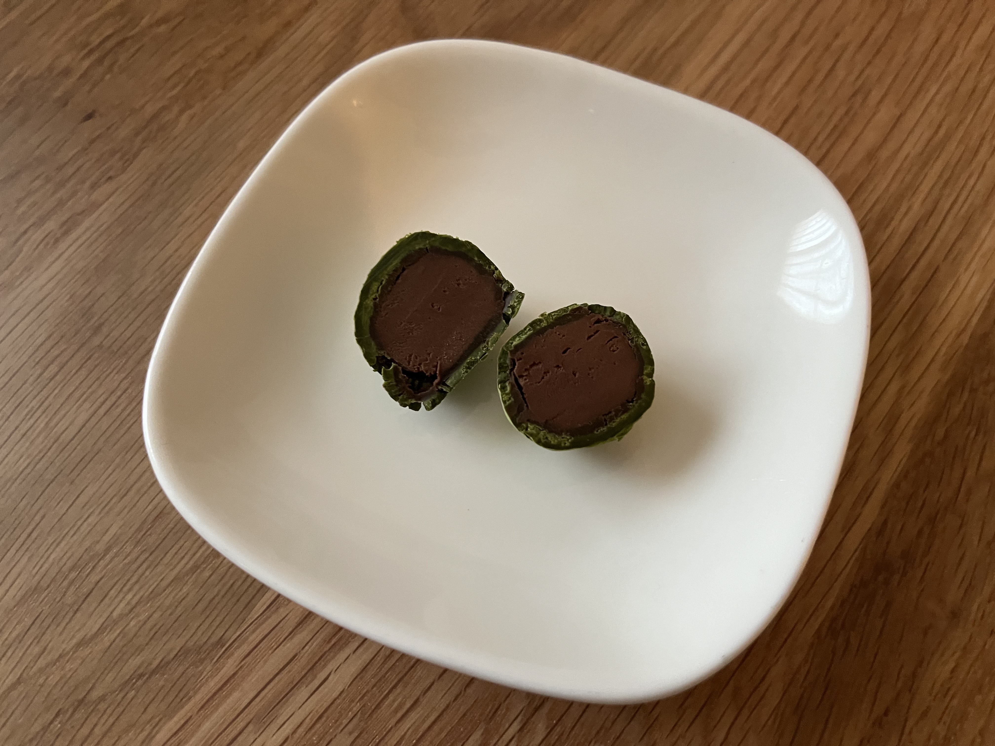 「このパチパチがクセになる!」【無印良品】カカオトリュフ フィジーキャンディを実食レビュー