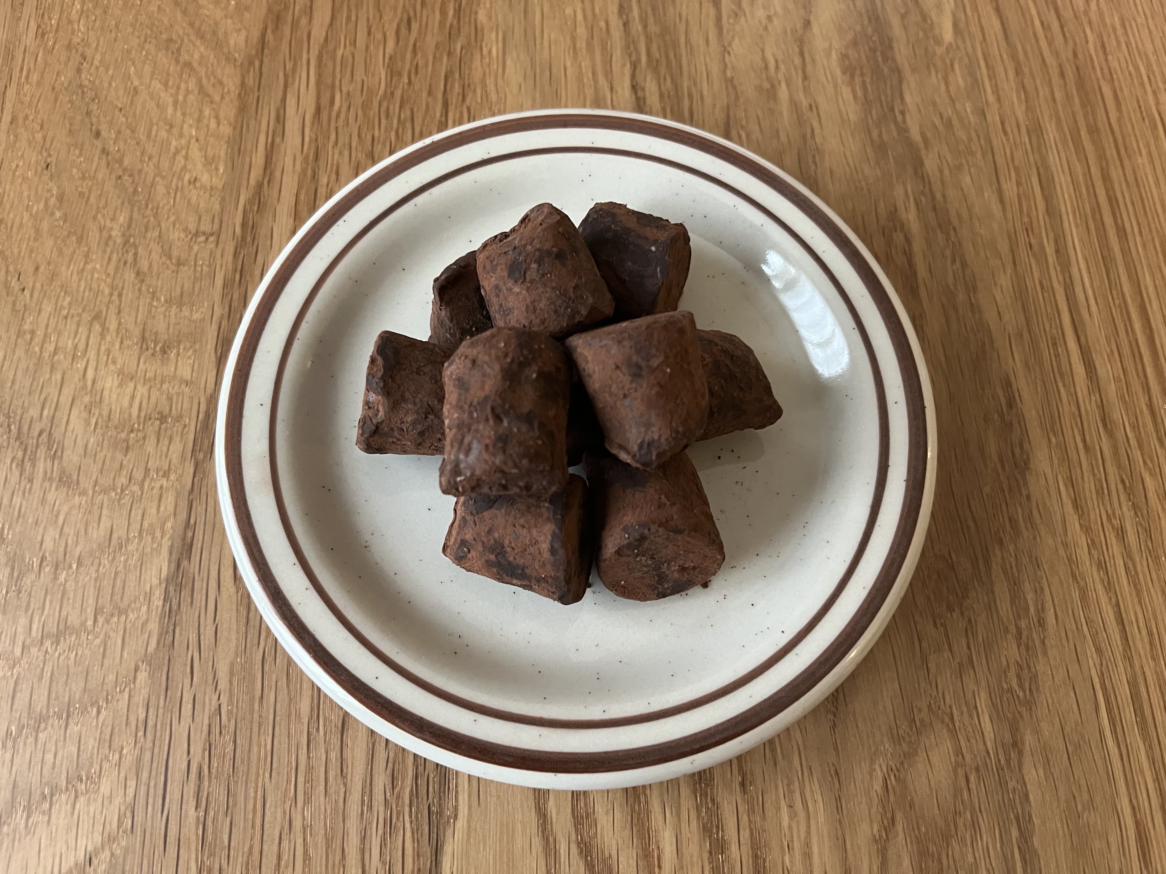 「このパチパチがクセになる!」【無印良品】カカオトリュフ フィジーキャンディを実食レビュー