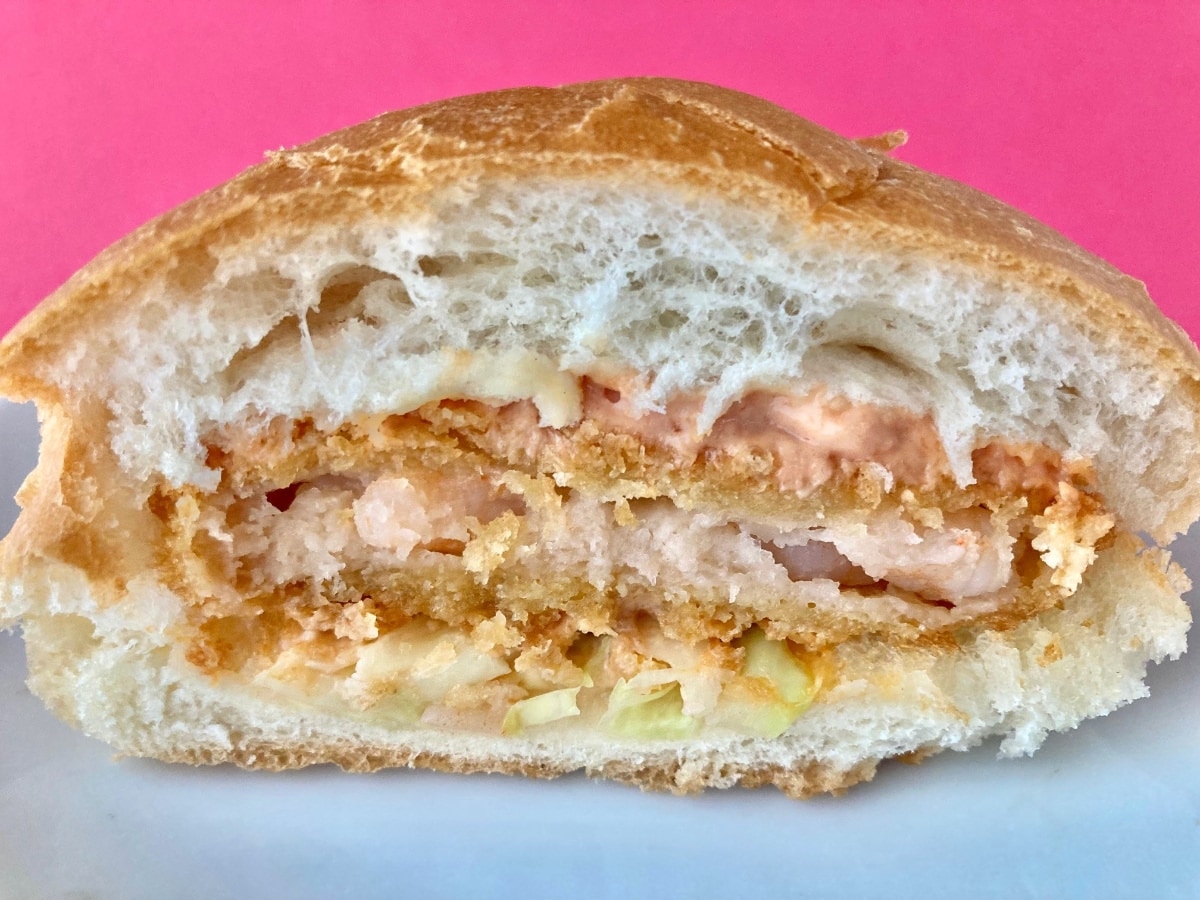 とにかく海老がたくさん!これは美味しい!【ファミマ】クオリティにびっくりの海老カツバーガー