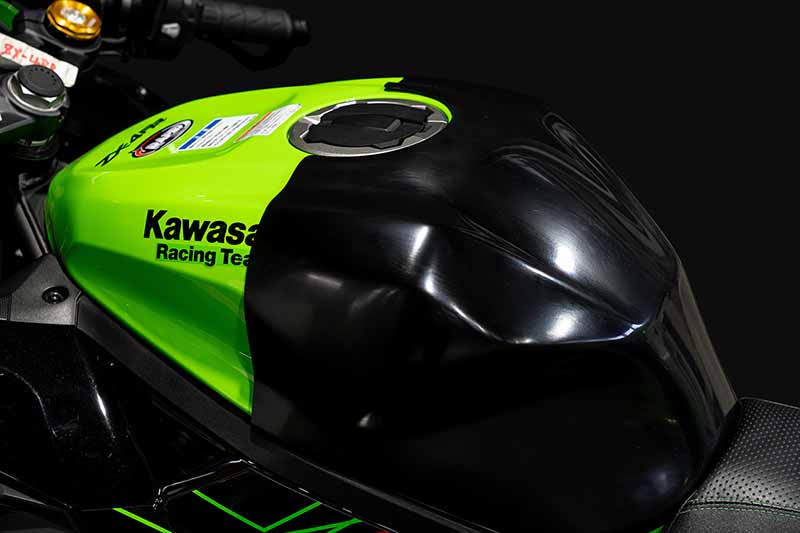 山本 剛大選手が監修した ZX-25R／ZX-4R用「スポーツタンクカバー」がトリックスターから発売 記事1