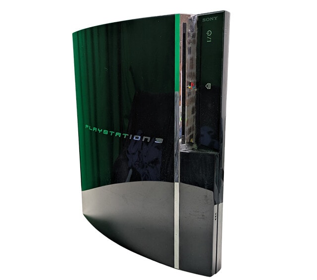 【2006】PlayStation 3(11月11日発売)当時の次世代メディアBlu-rayディスクやHDMIを採用。さらにはセルコンピューティング構想という壮大な計画を持った独自CPUを開発し、高いスペックを提供した