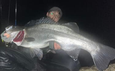「想定外の大型魚がヒット！」 夜磯メバリング釣行で良型ヒラスズキを手中【福岡】