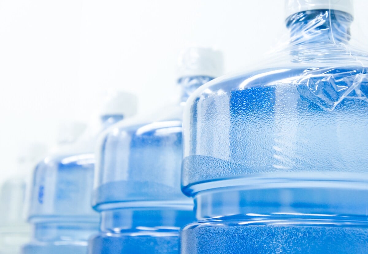 年収100万、貯蓄はわずか5万円。無料の水を使い倒してトイレットペーパーは買わず……38歳・フリーライター女性が半年続ける節約生活