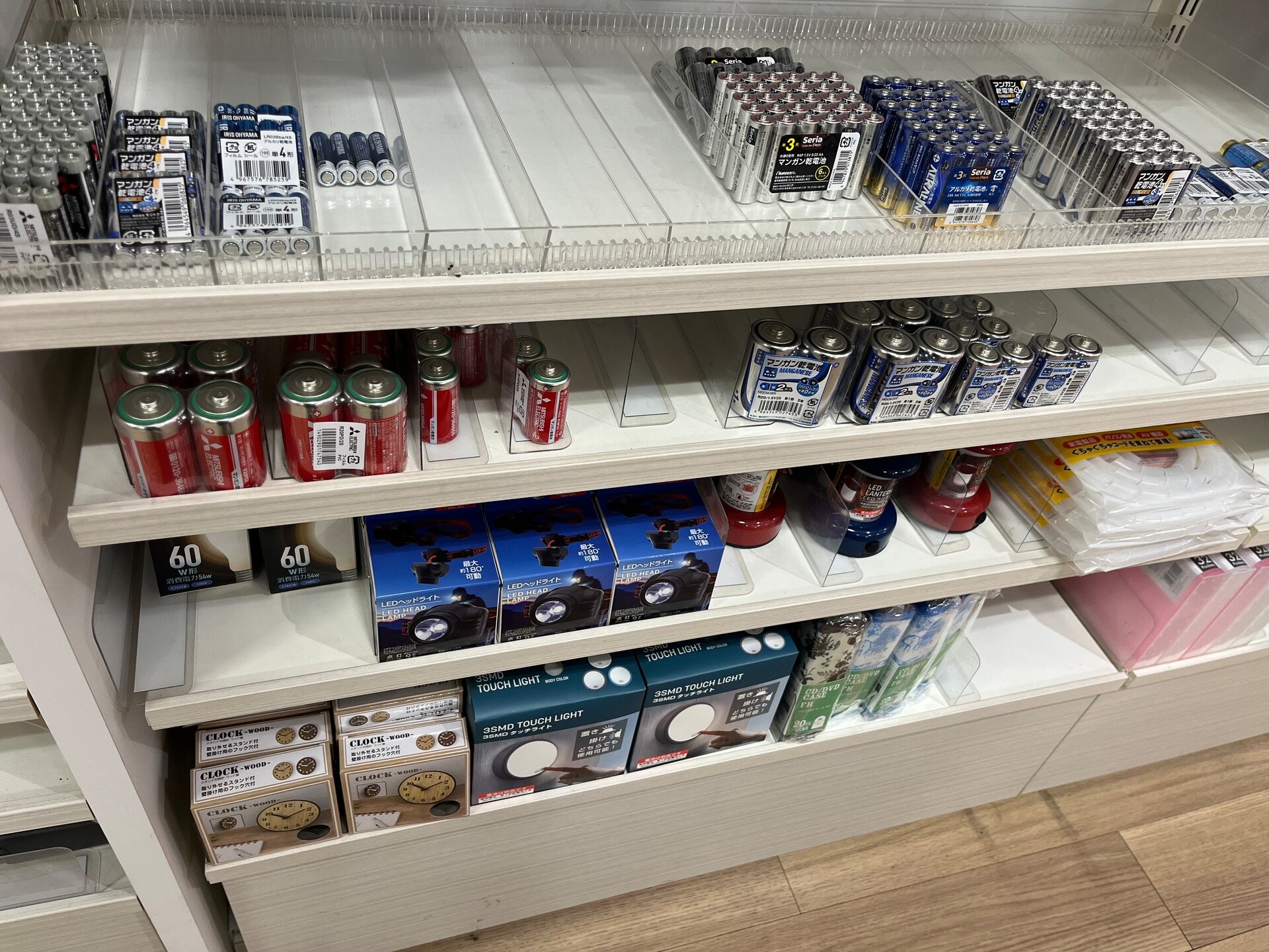 【100均】置き時計を5個買ってみた!ダイソー・セリア・キャン★ドゥの売り場を調査