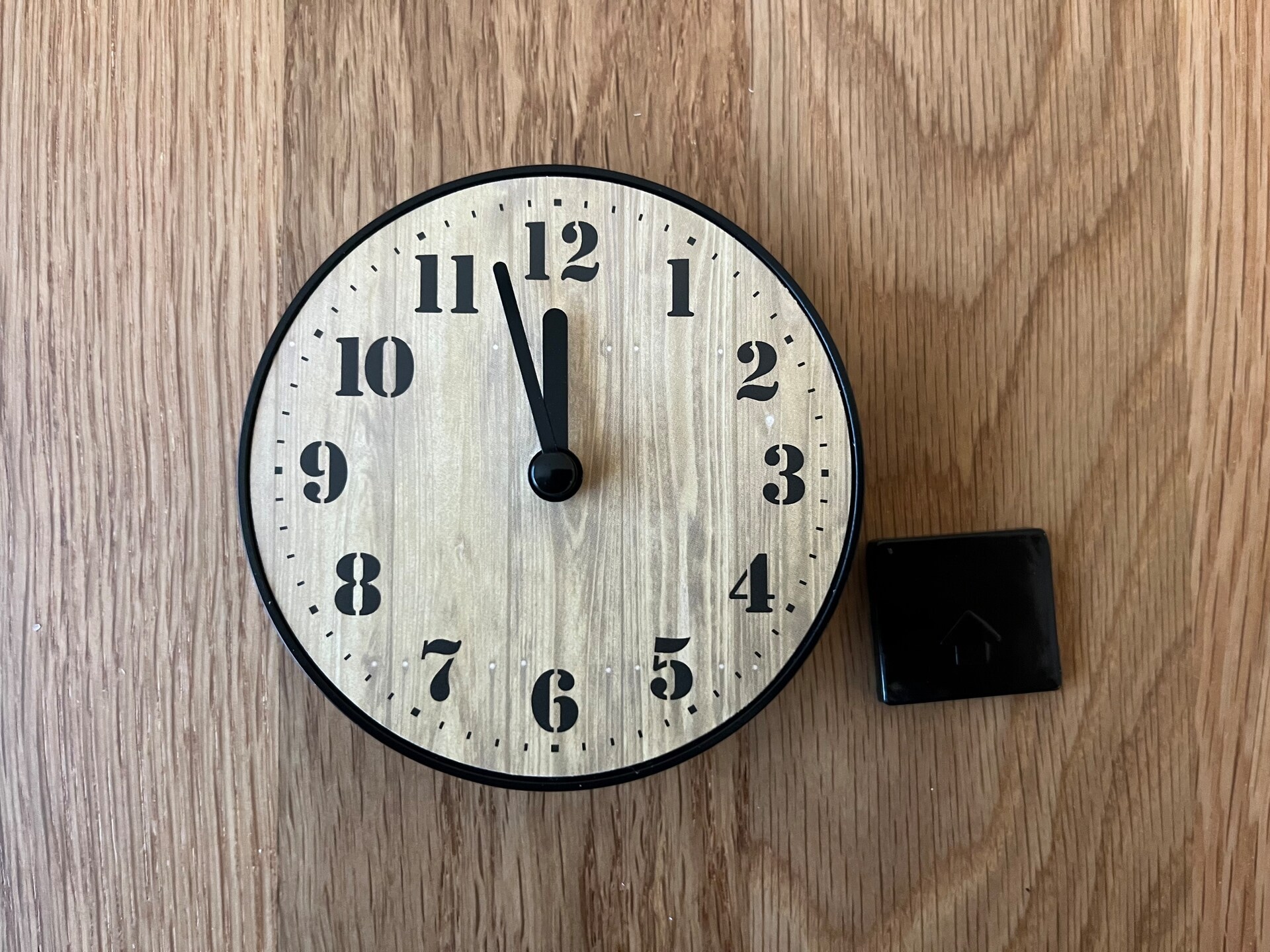 【100均】置き時計を5個買ってみた!ダイソー・セリア・キャン★ドゥの売り場を調査