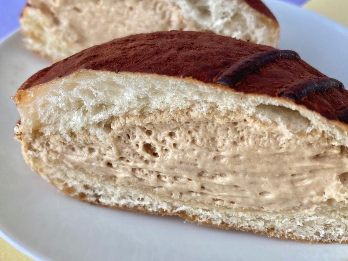 クリームたっぷりで嬉しい！甘さのバランスもよき！【セブン】ティラミスクリームが入ったドーナツ