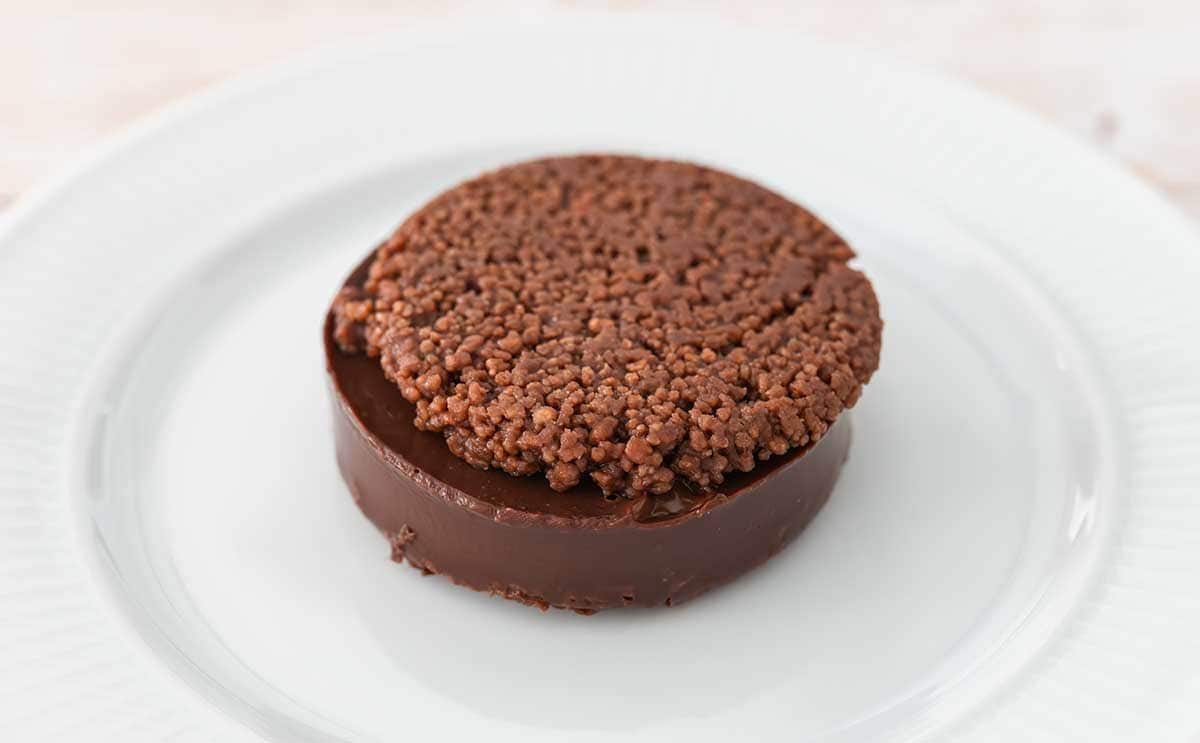 「毎日食べたい」「食べづらいけど美味しい」【ローソン】新作スイーツのザクザク感がたまらない