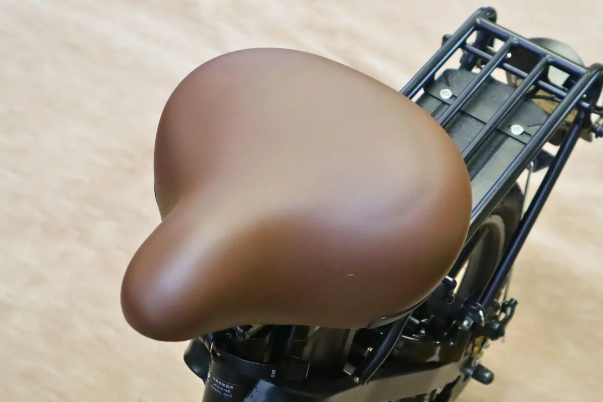 茶色の自転車のサドル