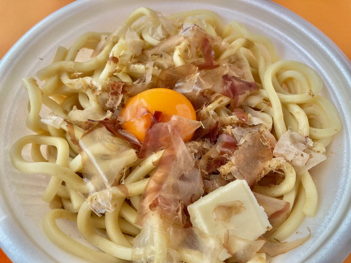 ボリューム感がヤバいぞ！ワサビが決め手！【ファミマ】がっつり系まぜ麺