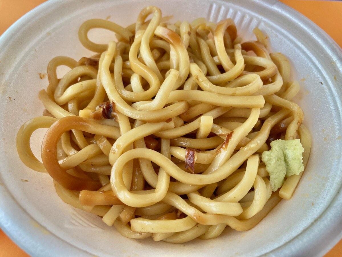ボリューム感がヤバいぞ！ワサビが決め手！【ファミマ】がっつり系まぜ麺