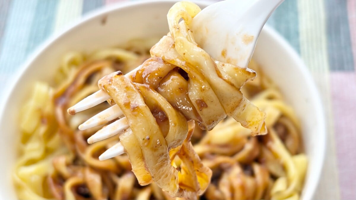 もちもち麺&コク深い味に大満足【セブン】冷凍“じゃない”方の生パスタ