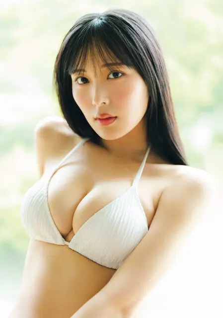 『週刊プレイボーイ』のグラビアに登場した逢田珠里依