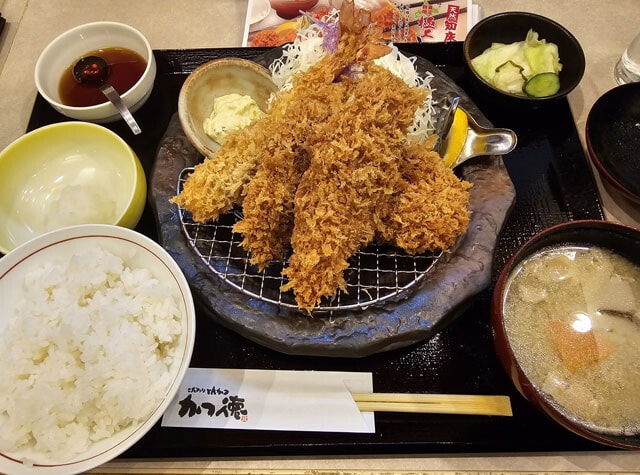 1位に輝いたのはかつ徳の定食