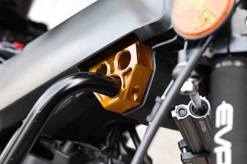 樹脂パーツと換えるだけの簡単カスタム! CT125ハンターカブ用「CNCエンジンガードブラケット」が EVATEK から発売 記事1
