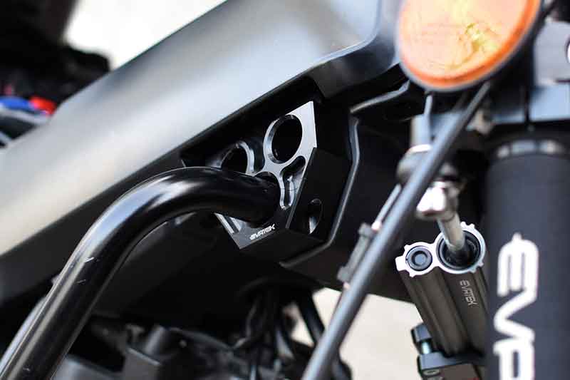 樹脂パーツと換えるだけの簡単カスタム! CT125ハンターカブ用「CNCエンジンガードブラケット」が EVATEK から発売 記事5