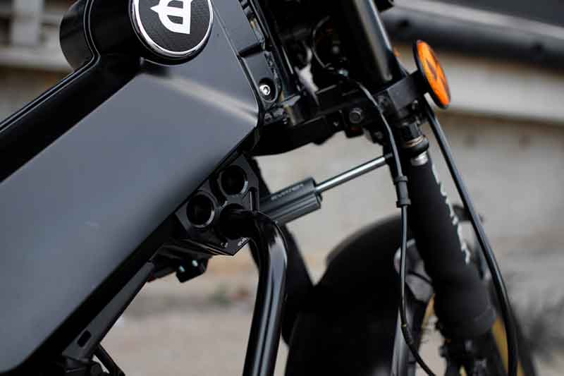 樹脂パーツと換えるだけの簡単カスタム! CT125ハンターカブ用「CNCエンジンガードブラケット」が EVATEK から発売 記事6