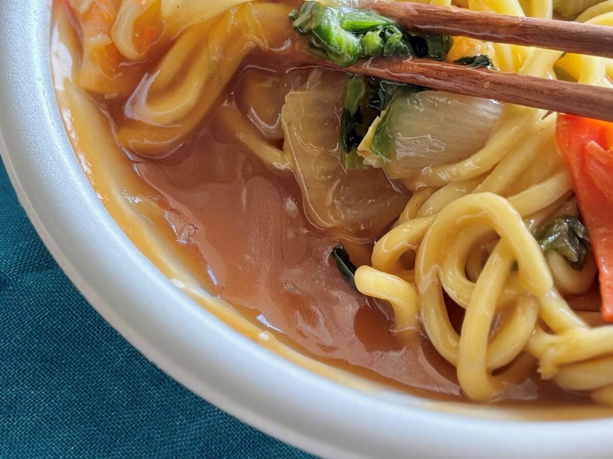 8種の具材で大満足！【ファミマ】有名チェーン店監修のあんかけ焼そばが再登場