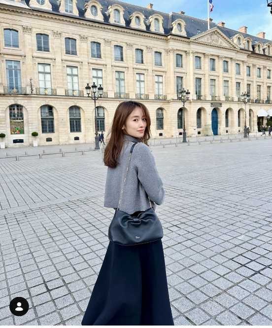 Instagram:泉里香(@rika_izumi_)より