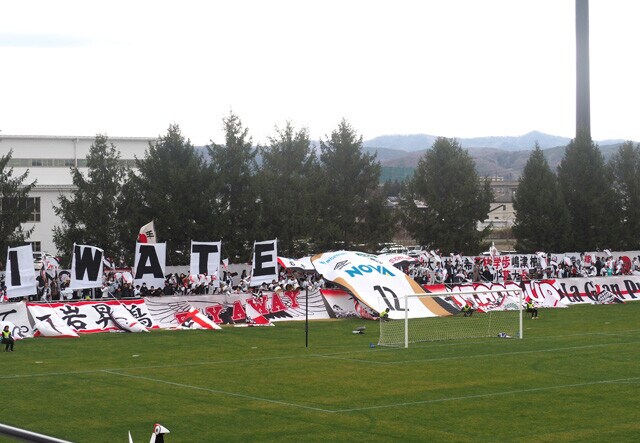 グルージャのホーム、いわぎんスタジアムの収容人数は約5000人。熱狂的なサポーターはいるが、ファンをどう増やすかも課題