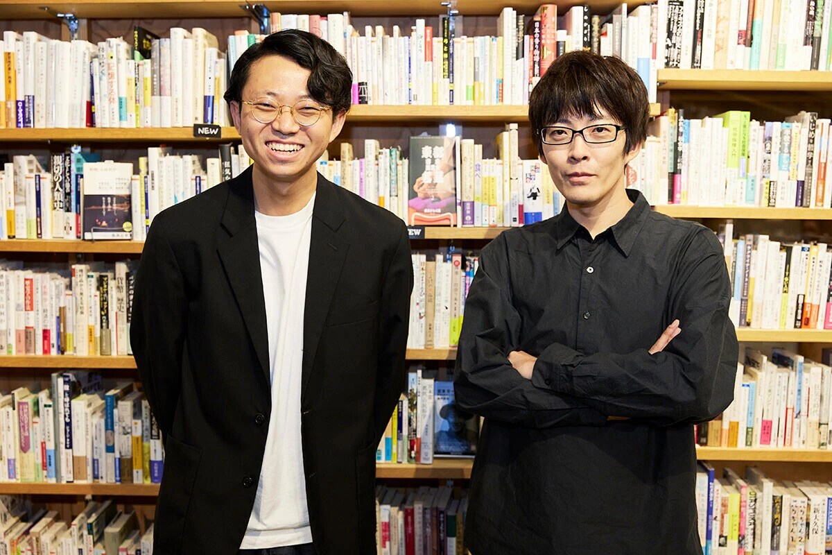 イベントは東京・下北沢の本屋B&Bで行なわれた。右が著者の鈴木俊貴氏、左が担当編集の水野。