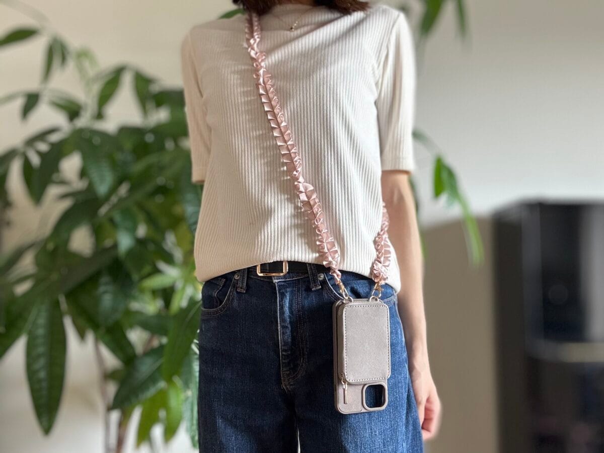 【ダイソー】スマホショルダーが可愛すぎ♡長さやシートの形状も徹底比較！