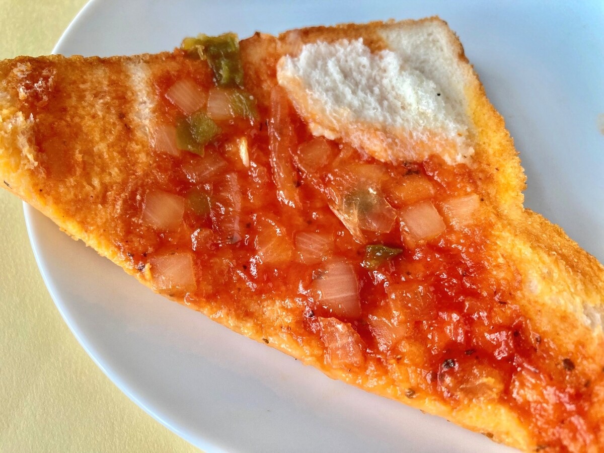 トマトソースが超濃厚！！チーズの味もバッチリ！【ファミマ】王道のピザパンの味わいがするフレンチトースト
