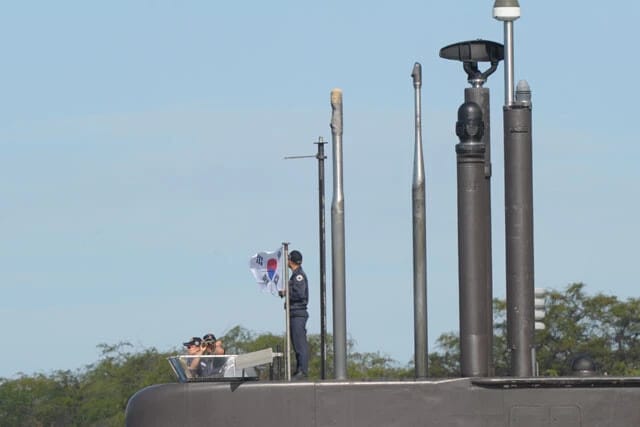 韓国海軍ディーゼル潜水艦パクウィ、全長56m、1100t、水中速力22.ノット、ドイツ輸出用潜水艦209型を韓国で製造