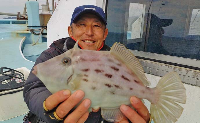 「集魚板が炸裂！」南知多沖のカワハギ釣りで27cm頭に肝パンが連発【愛知・石川丸】