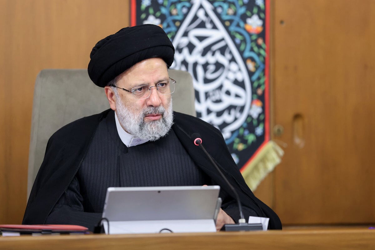 「シン悪の枢軸」のメンバーのひとりであるイランのライシ大統領（左）。武器は非建設的な意地悪外交（©Iranian Presidency／ZUMA Press Wire／共同通信イメージズ）