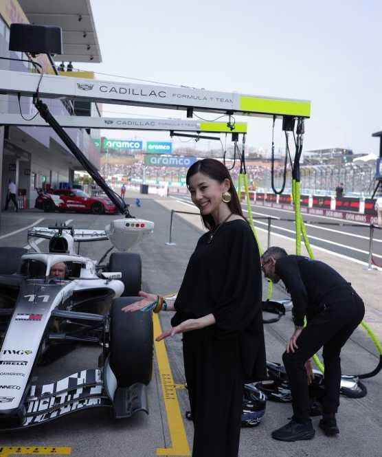 Instagram:朝比奈彩(@asahina_aya)より