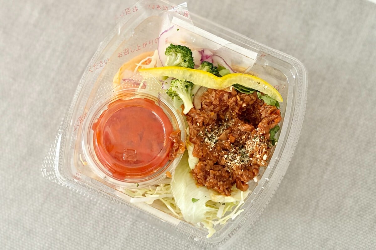 ヘルシーなのに満足度高め！【ファミマ】トマト味もおいしいパスタサラダ