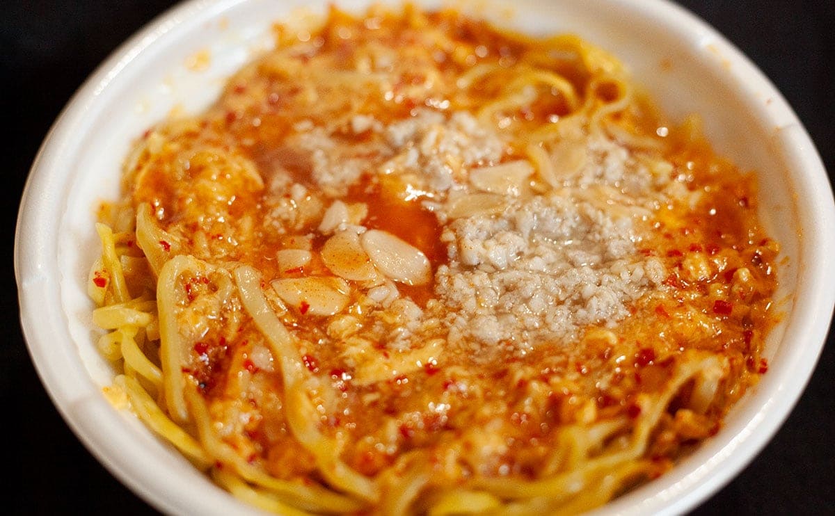 外出前は要注意!にんにくガンガンの【セブン】スタミナチルド麺